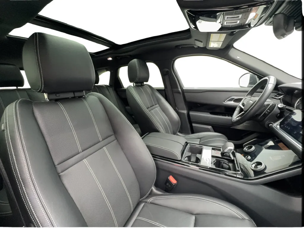 Land Rover Range Rover Velar photo 32