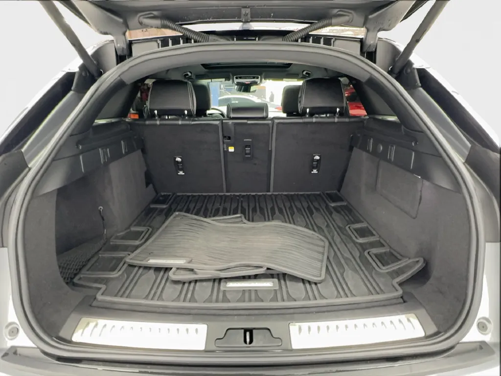 Land Rover Range Rover Velar photo 19