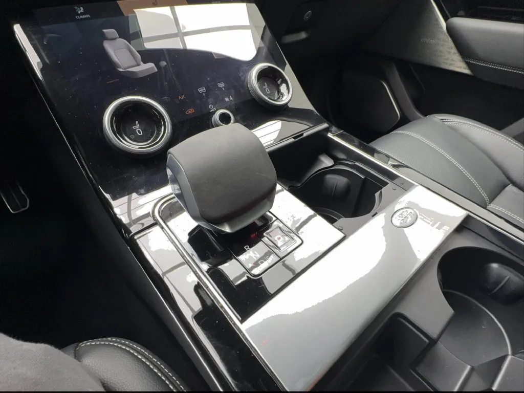 Land Rover Range Rover Velar photo 45