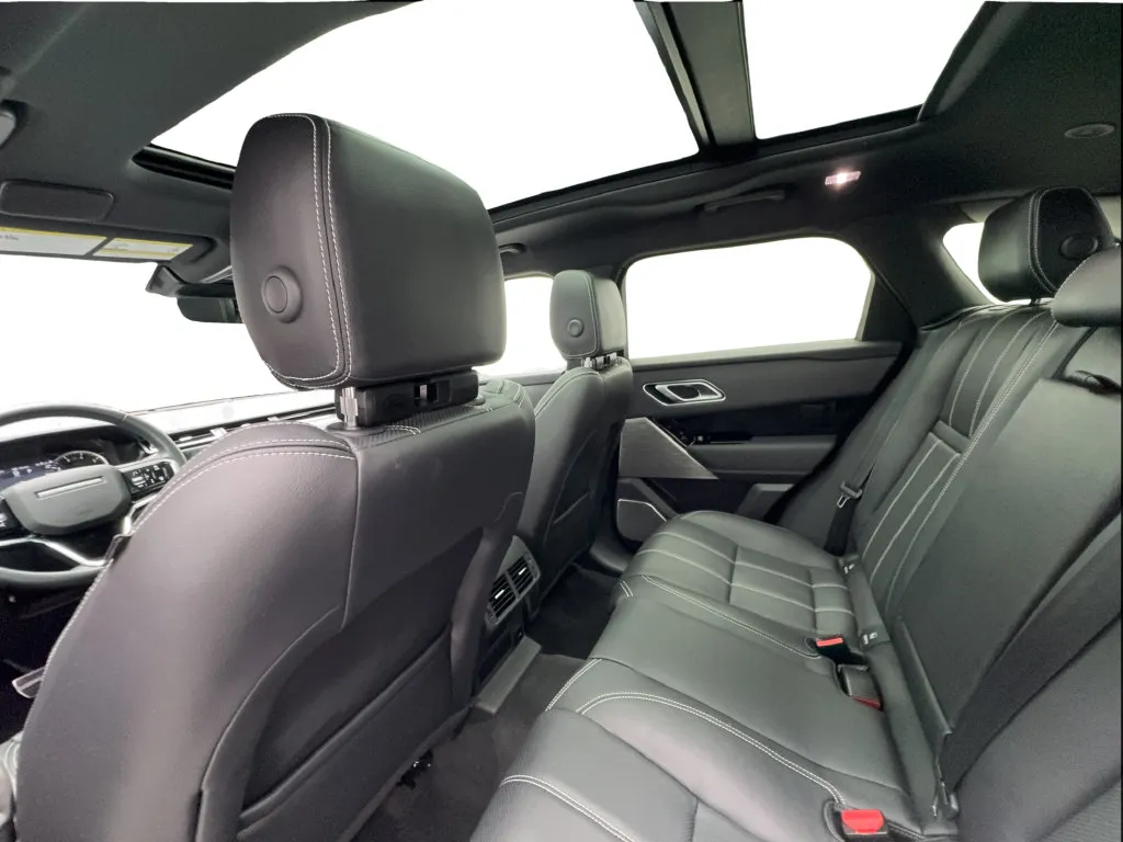 Land Rover Range Rover Velar photo 25