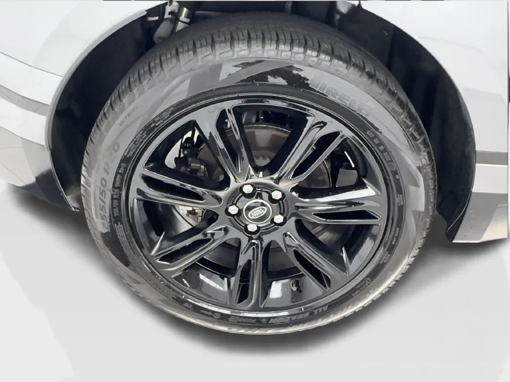 Land Rover Range Rover Velar photo 18