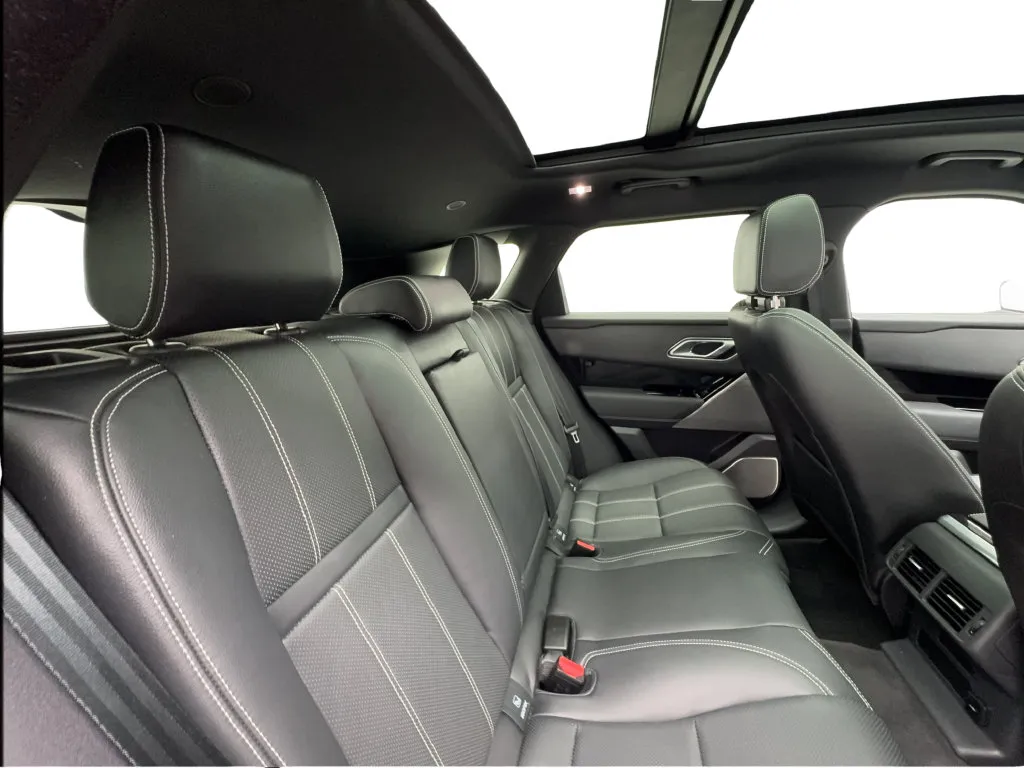Land Rover Range Rover Velar photo 29