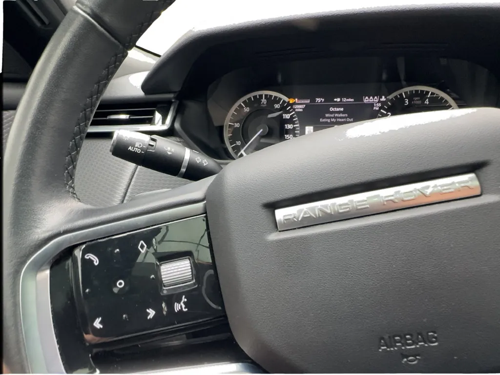 Land Rover Range Rover Velar photo 42