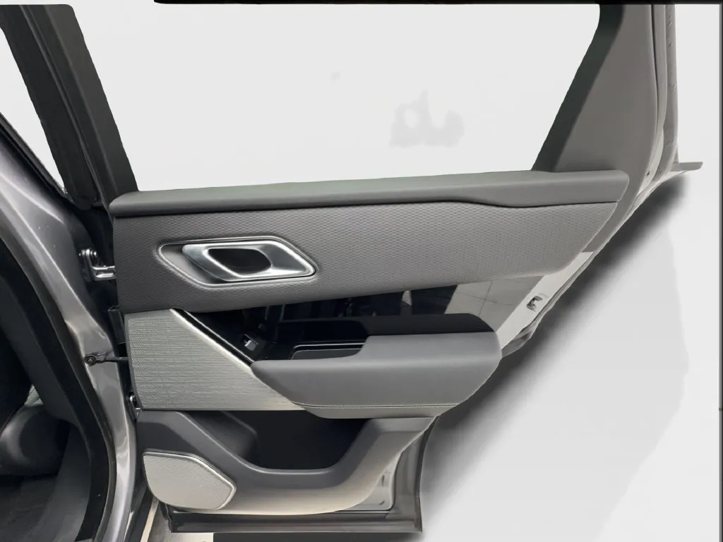 Land Rover Range Rover Velar photo 30
