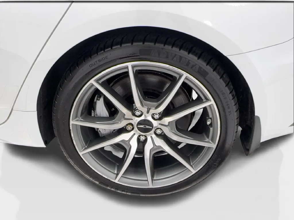 Genesis G70 photo 12