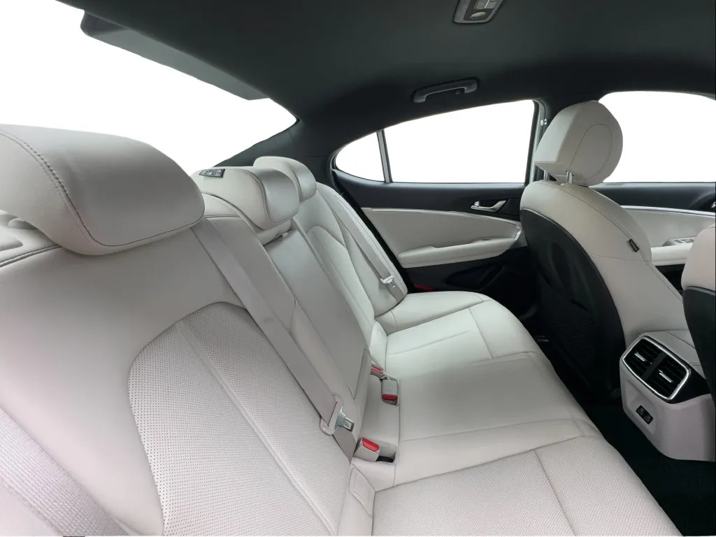 Genesis G70 photo 29