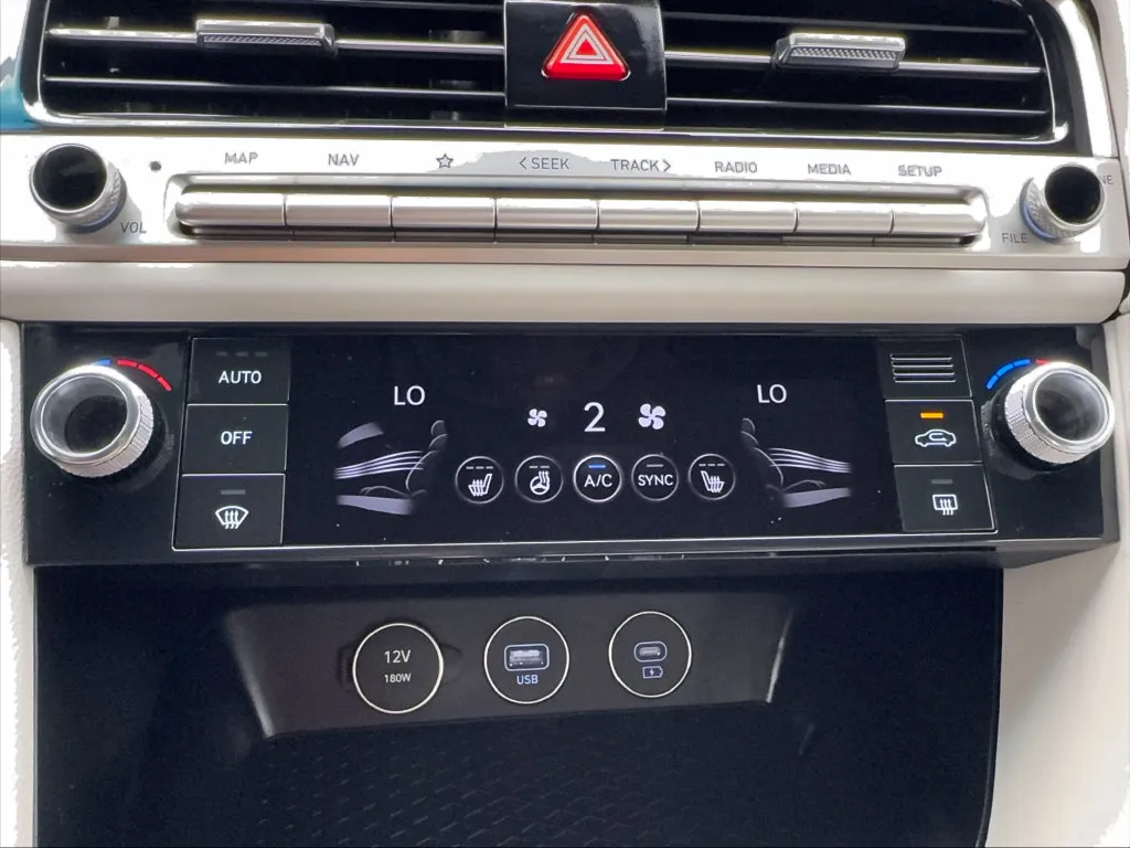 Genesis G70 photo 48