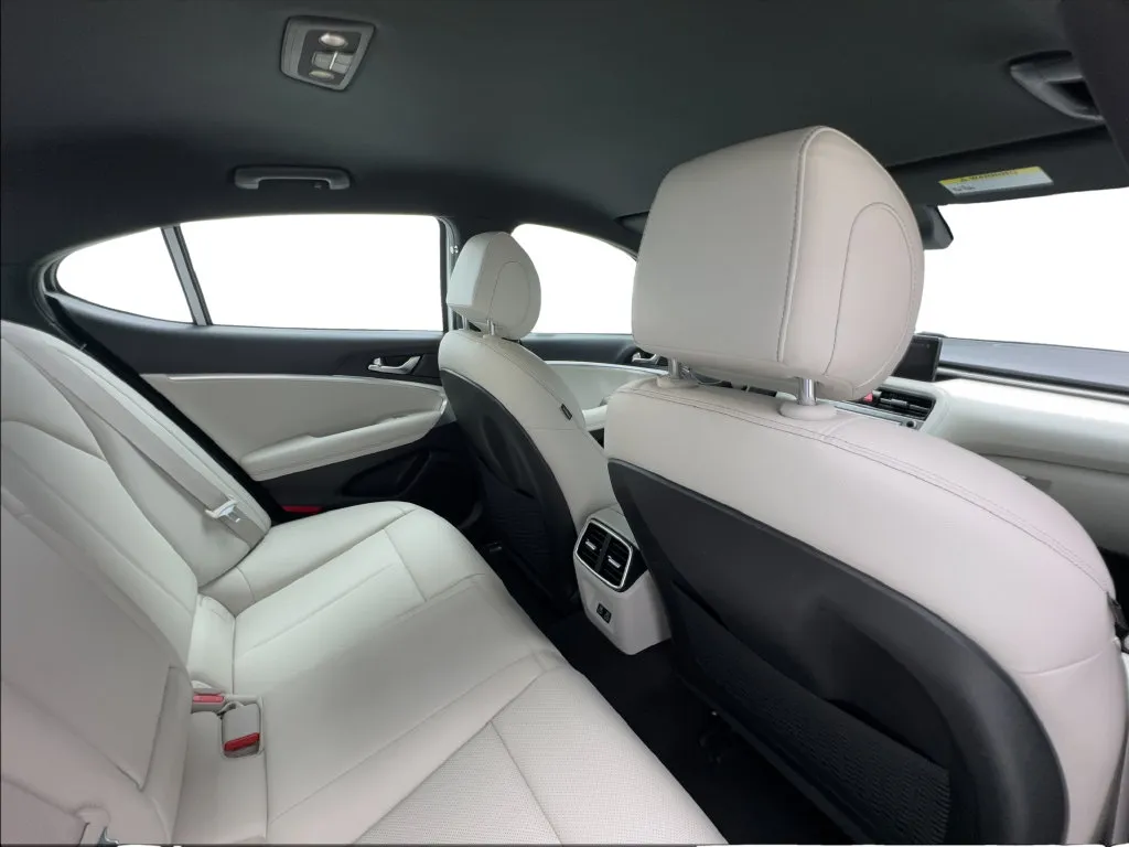 Genesis G70 photo 28