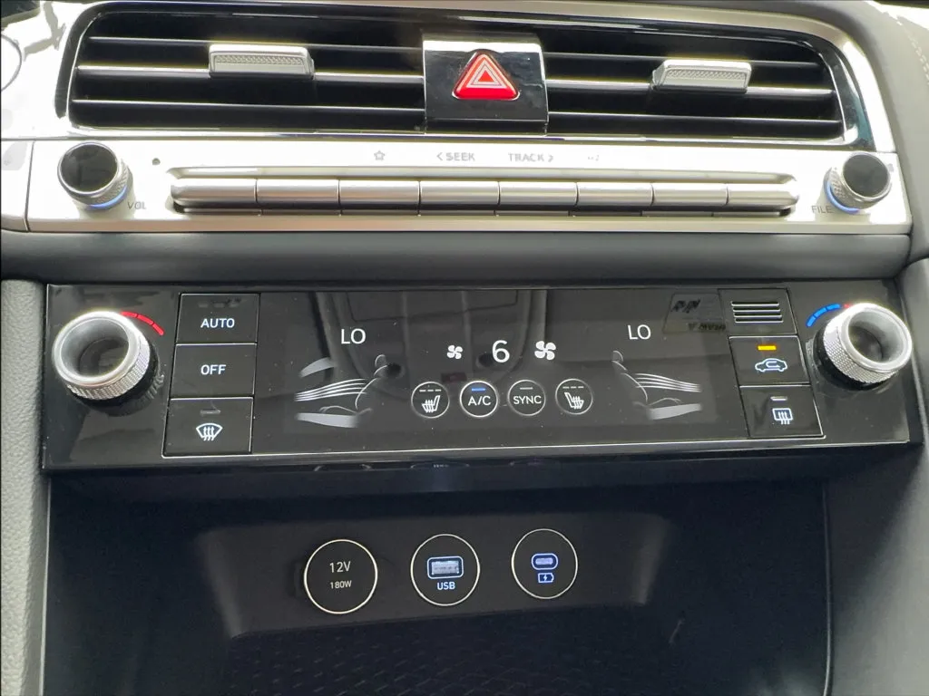 Genesis G70 photo 48