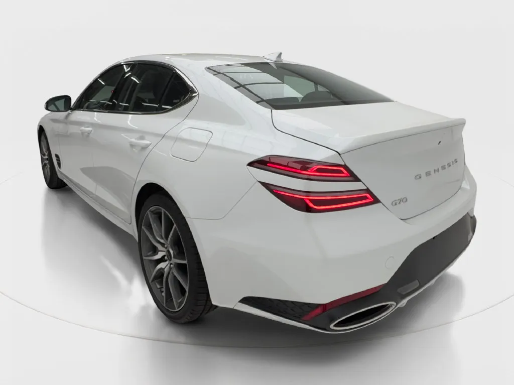 Genesis G70 photo 10