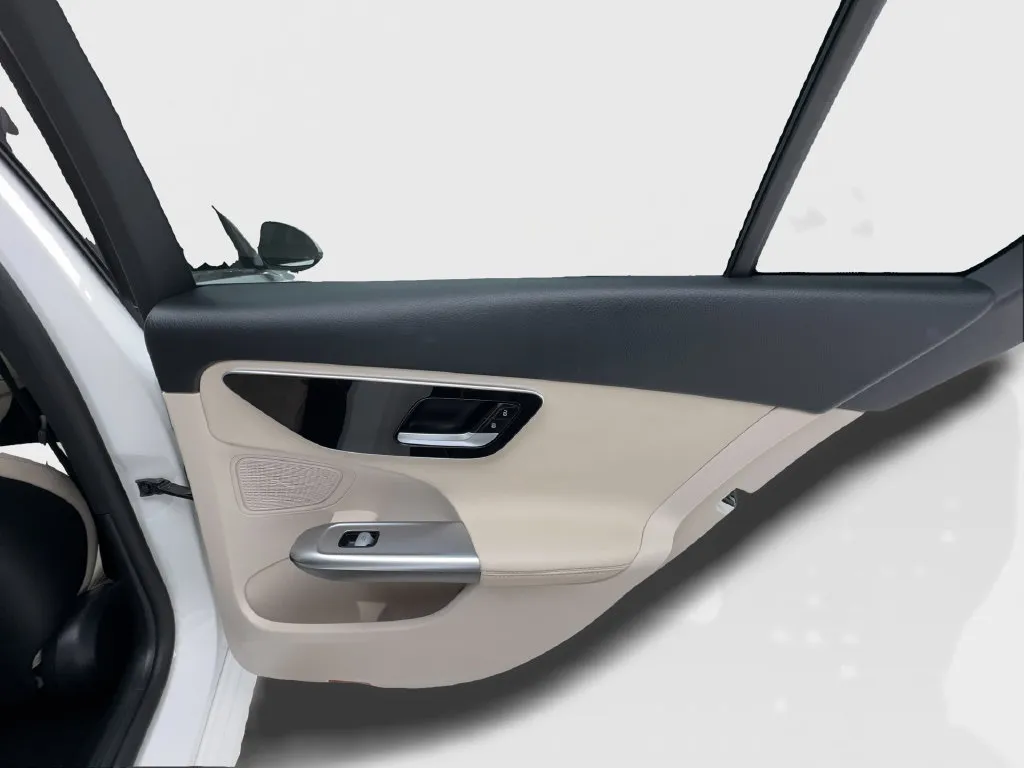 Mercedes-Benz C-Class photo 30
