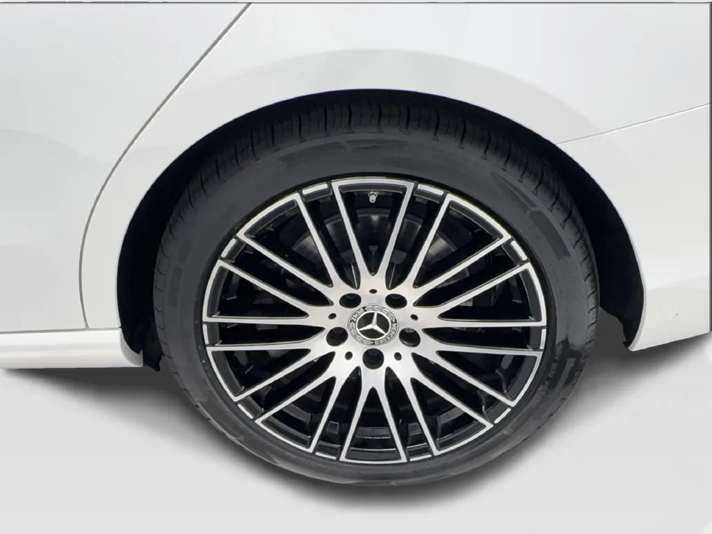Mercedes-Benz C-Class photo 14