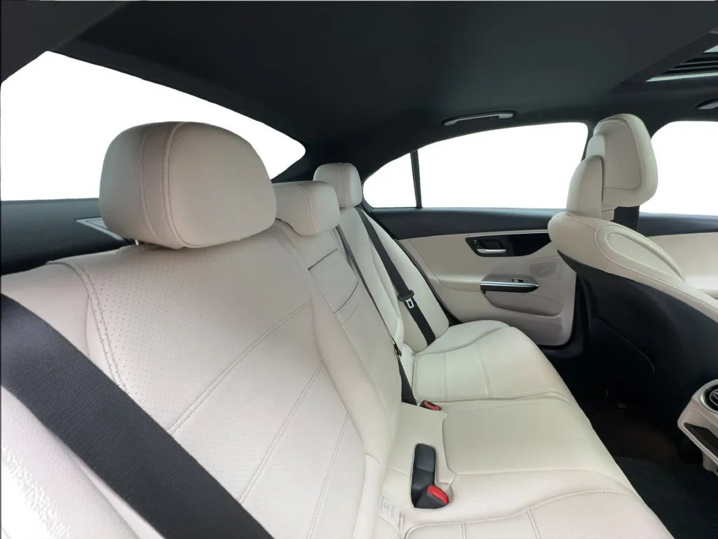Mercedes-Benz C-Class photo 29