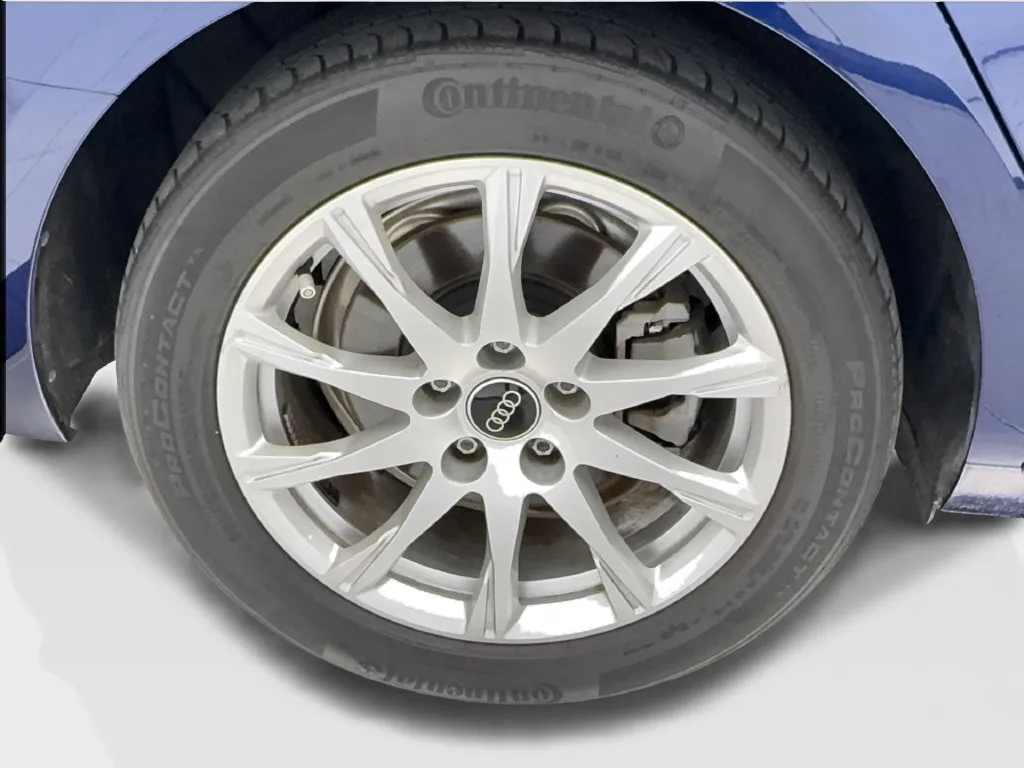 Audi A4 photo 18