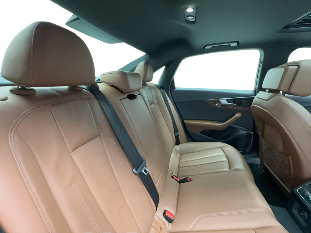 Audi A4 photo 30