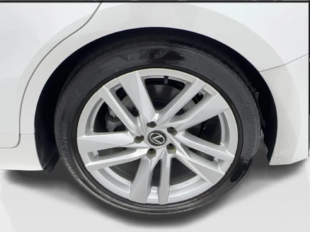 Lexus IS photo 12