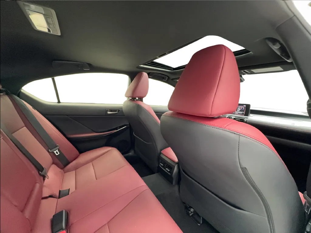 Lexus IS photo 29