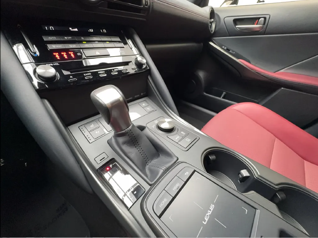 Lexus IS photo 52