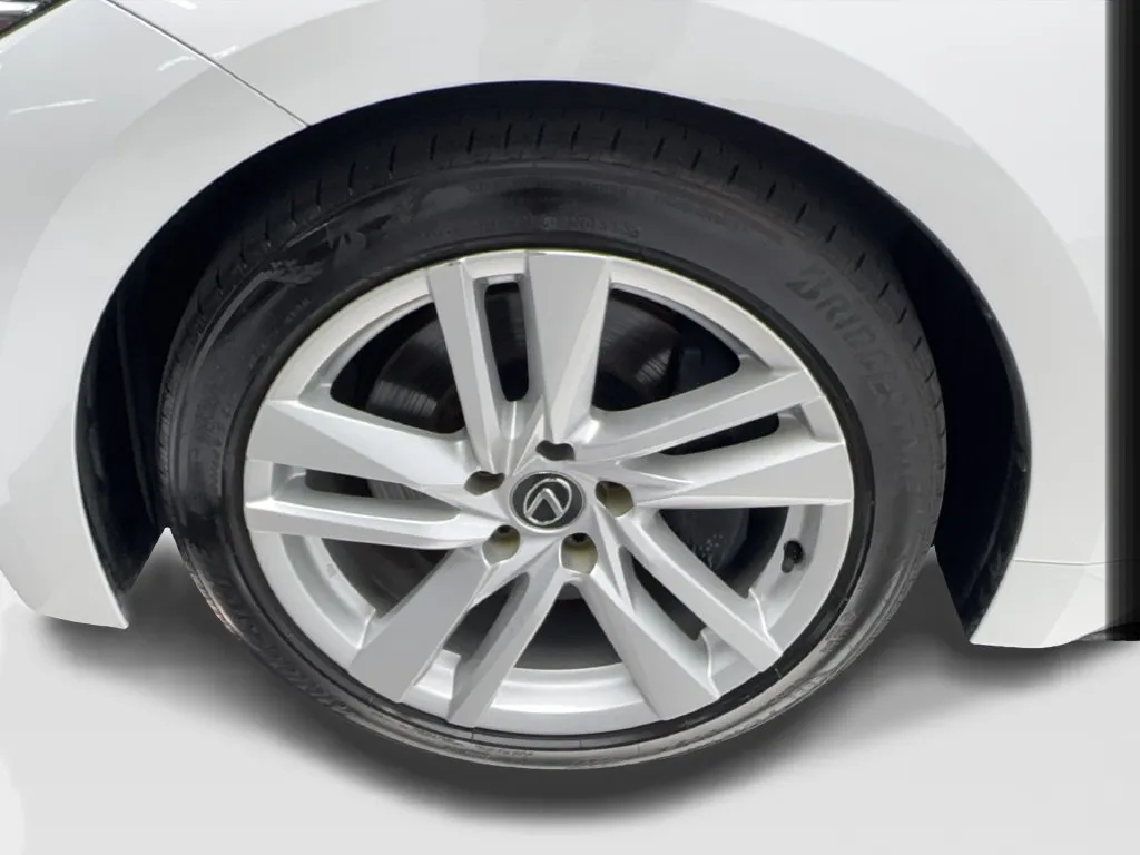 Lexus IS photo 14