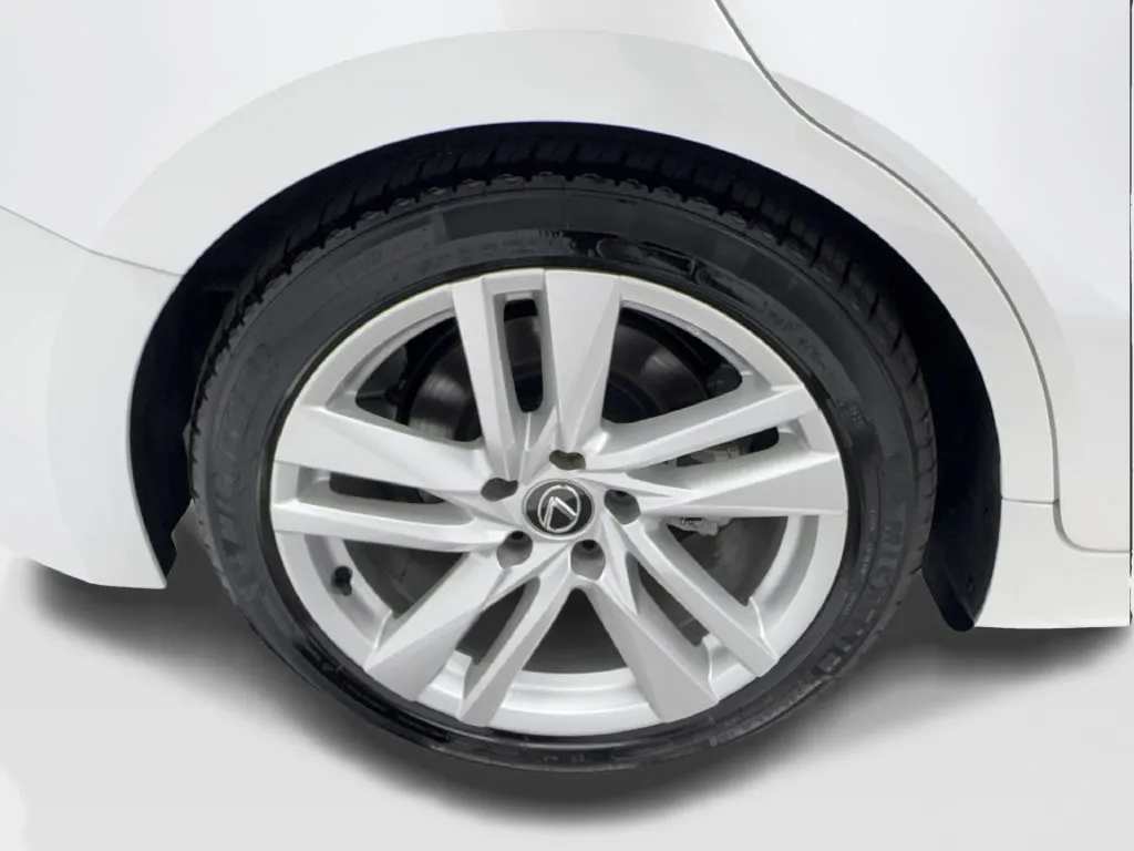 Lexus IS photo 16