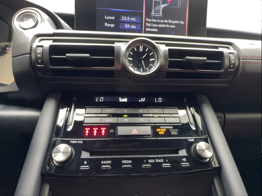 Lexus IS photo 54