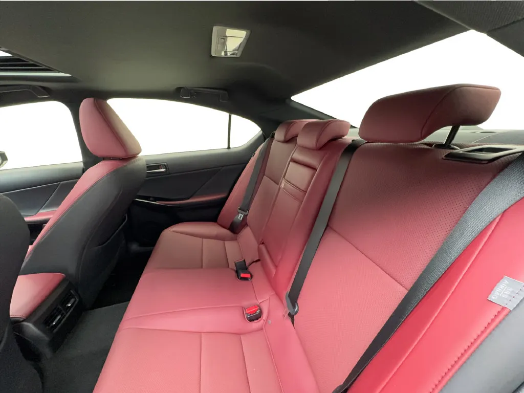Lexus IS photo 27