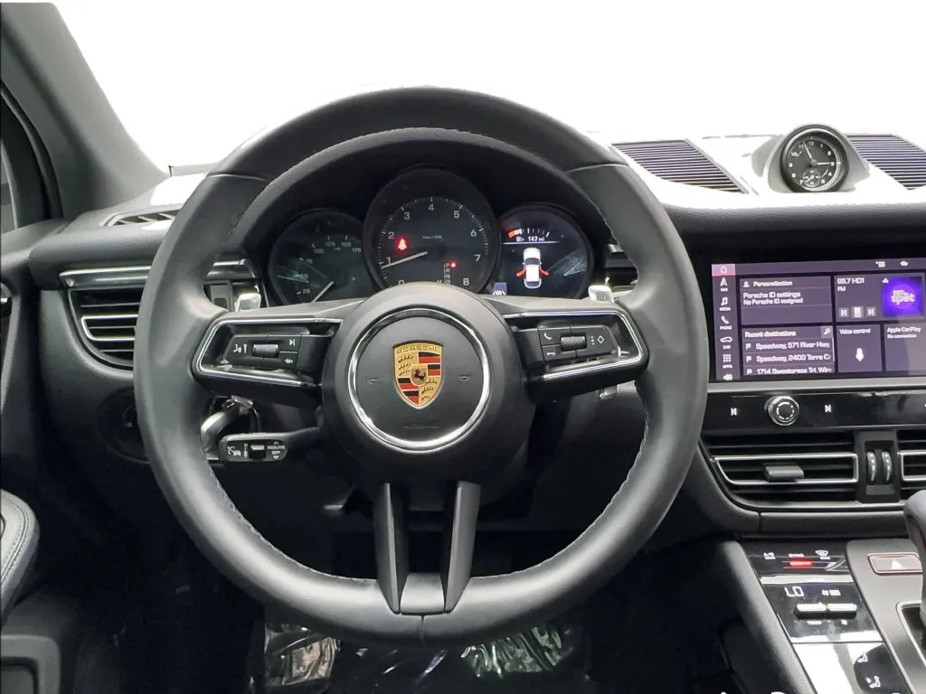 Porsche Macan photo 39
