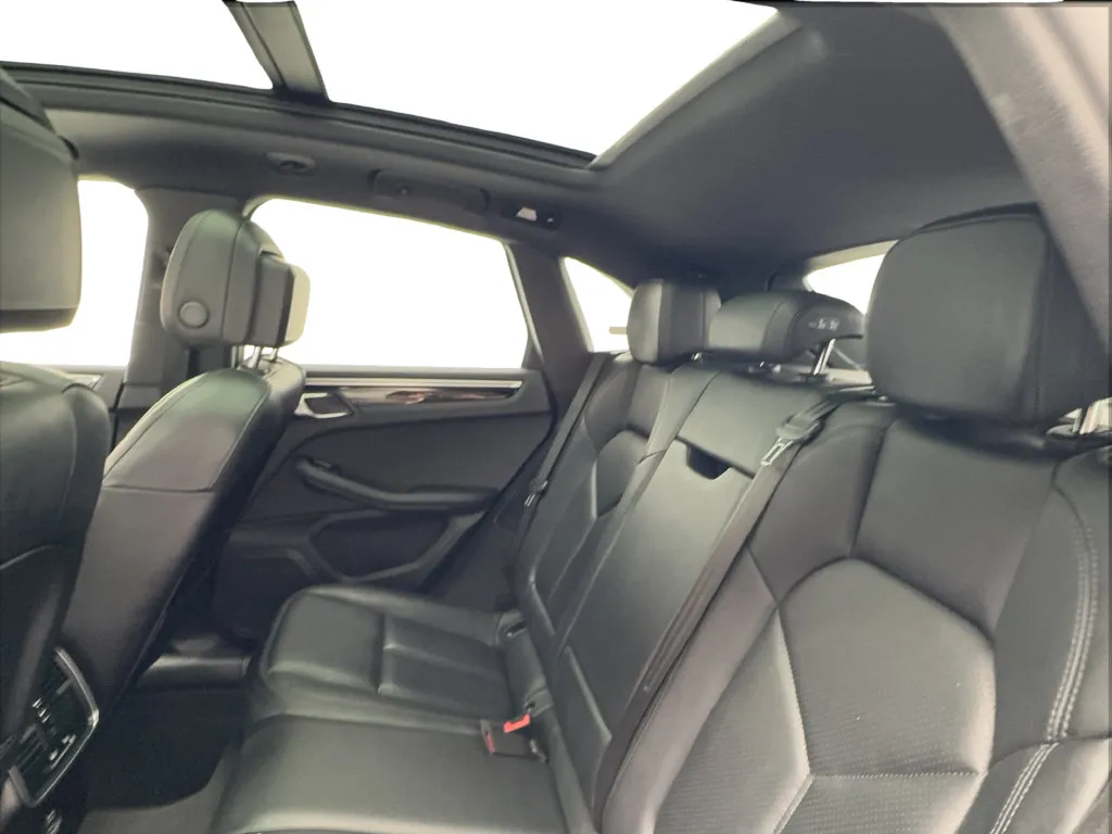 Porsche Macan photo 26