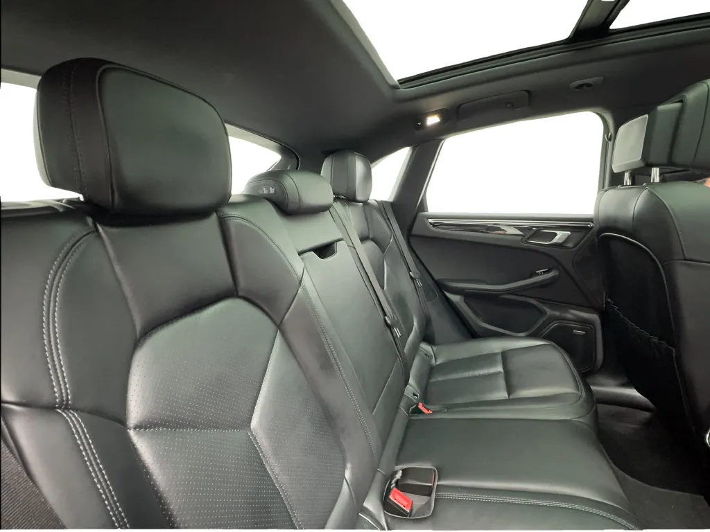 Porsche Macan photo 28