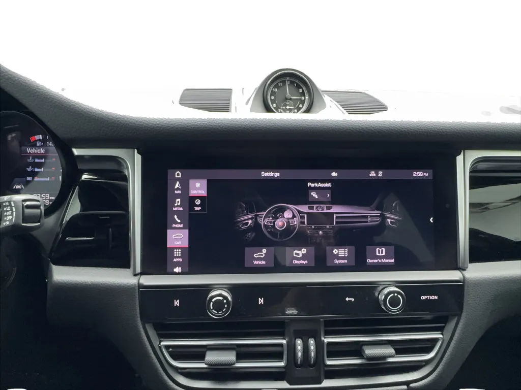 Porsche Macan photo 47