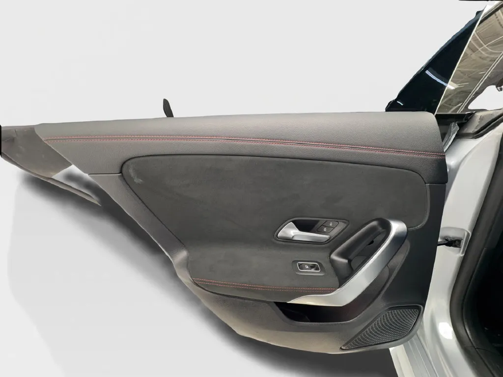 Mercedes-Benz CLA photo 27