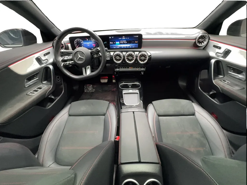 Mercedes-Benz CLA photo 39