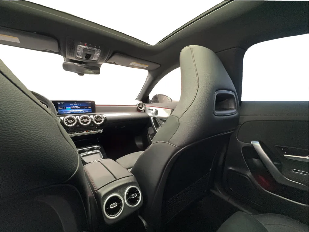 Mercedes-Benz CLA photo 42