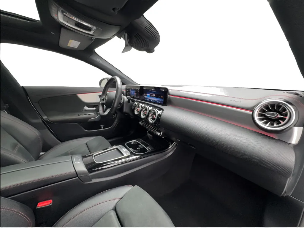 Mercedes-Benz CLA photo 33