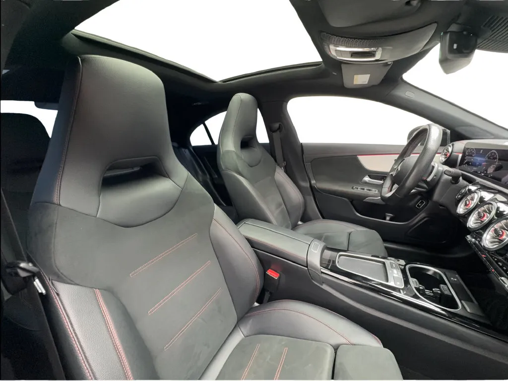 Mercedes-Benz CLA photo 32