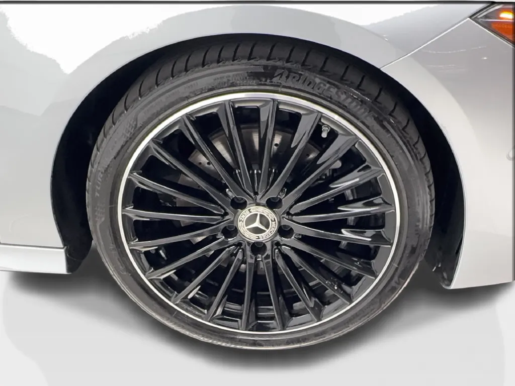Mercedes-Benz CLA photo 16