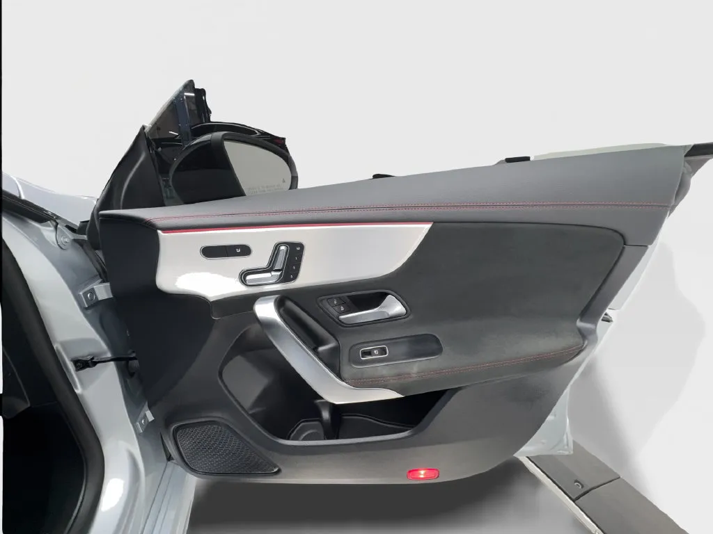 Mercedes-Benz CLA photo 34