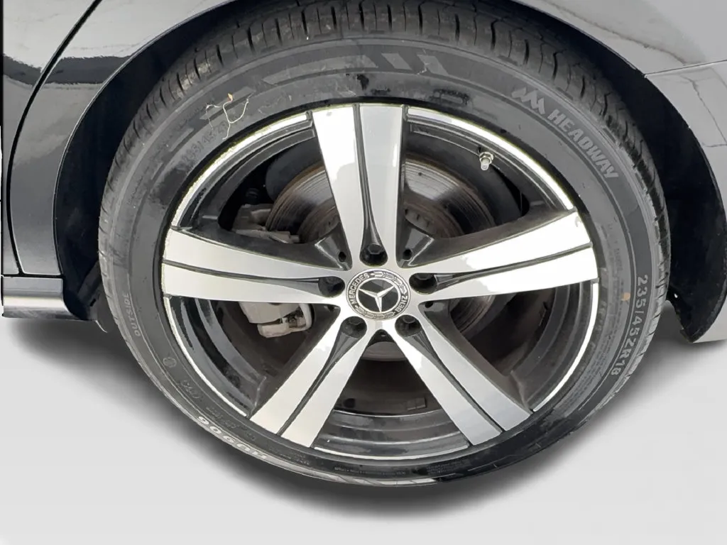 Mercedes-Benz C-Class photo 14