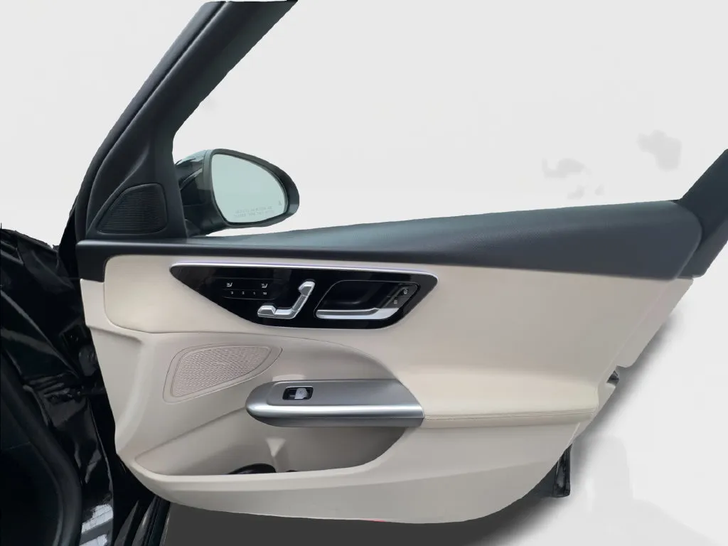Mercedes-Benz C-Class photo 35