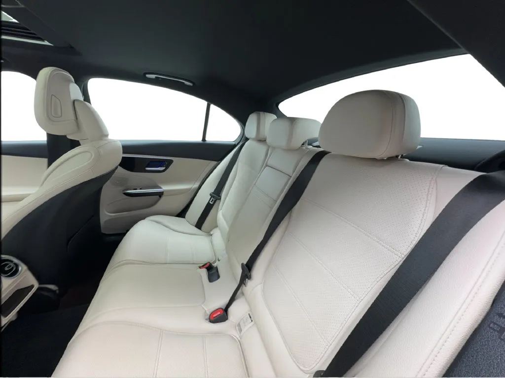Mercedes-Benz C-Class photo 27