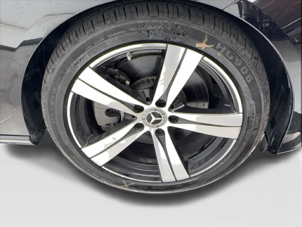 Mercedes-Benz C-Class photo 16