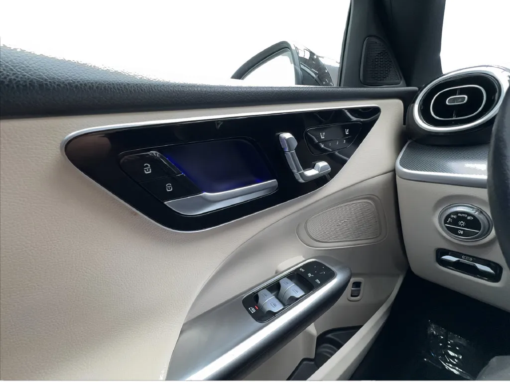 Mercedes-Benz C-Class photo 49