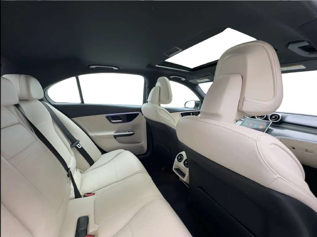 Mercedes-Benz C-Class photo 29