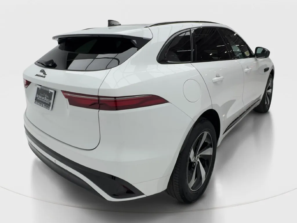 Jaguar F-PACE photo 8