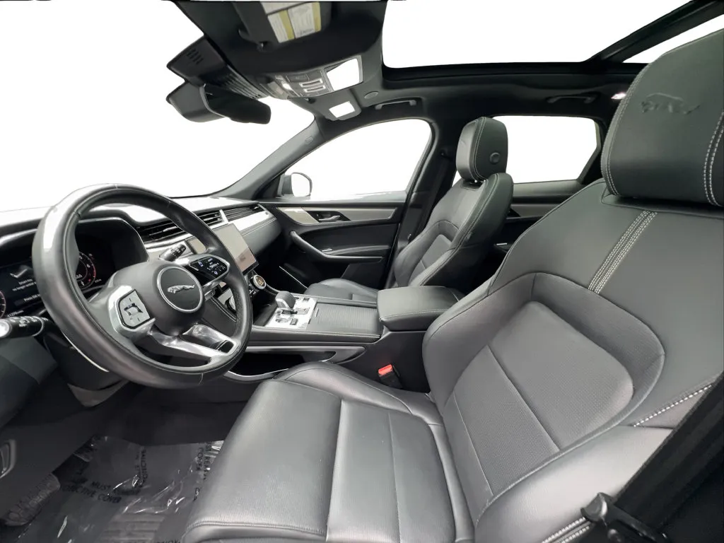 Jaguar F-PACE photo 22
