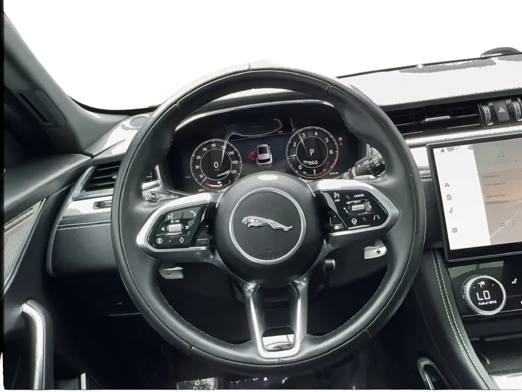 Jaguar F-PACE photo 40