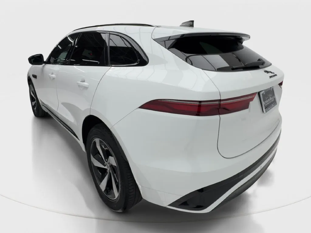 Jaguar F-PACE photo 11