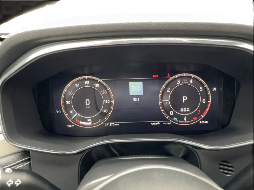 Jaguar F-PACE photo 44