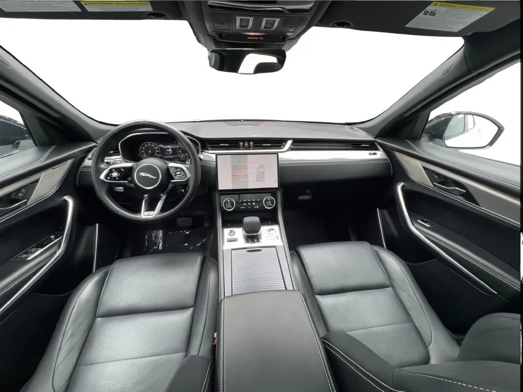 Jaguar F-PACE photo 41