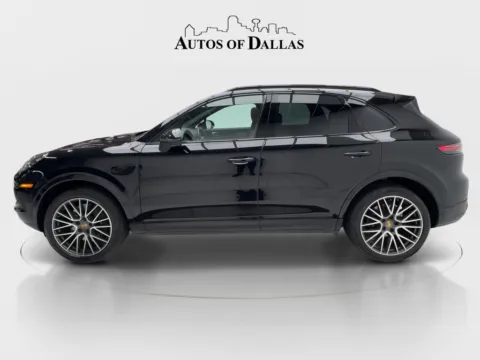 More photos of 2022 Porsche Cayenne at Autos of Dallas - Plano, TX